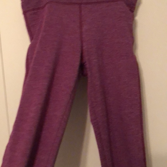 Women’s Old Navy Active Leggings - Picture 2 of 6